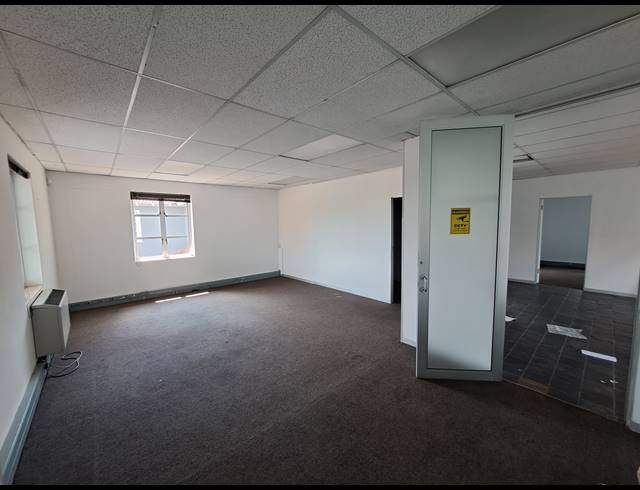 190M² OFFICE TO LET IN HYDE PARK
